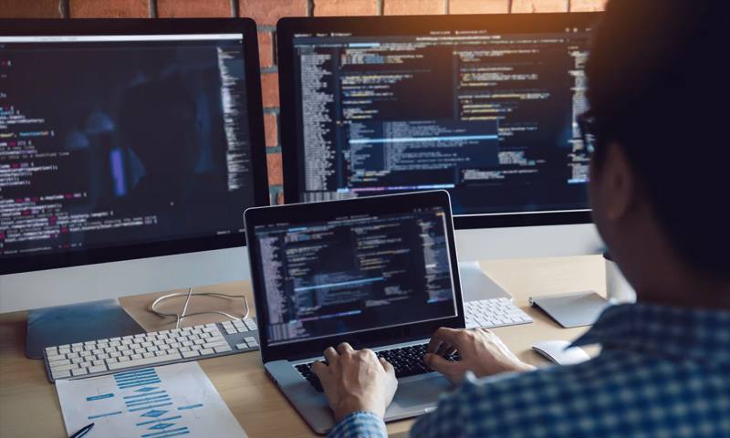 数据科学选型：R与Python如何赋能临渭区网站建设？